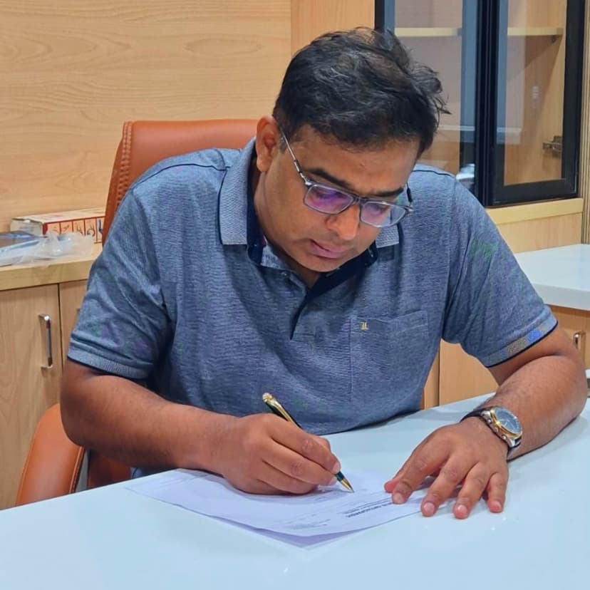 Dr. Vikalp Vashishtha